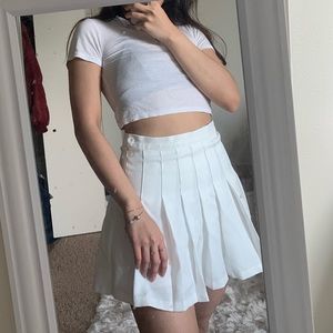 VINTAGE WHITE TENNIS SKIRT